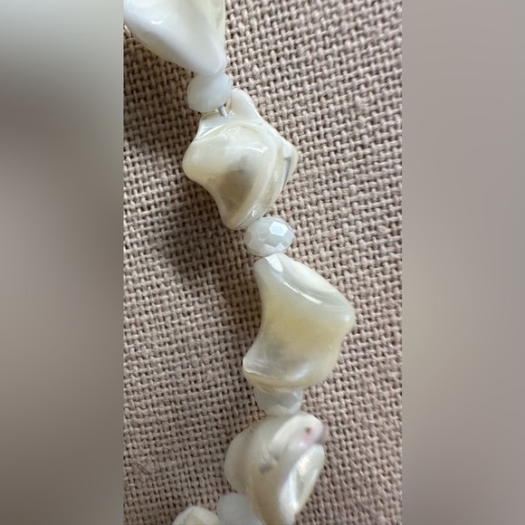 24 inch Freshwater Pearls and Mother of Pearl pendant bead necklace NWOT - Picture 4 of 14